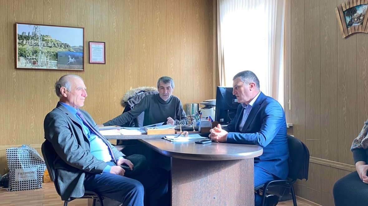 Мухидин Магомедов провел встречу с трудовым коллективом РЭС